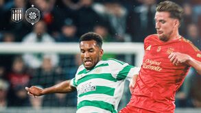 Disputa de bola no LASK Linz-Celtic