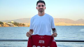 Jota Silva, extremo português, assinou pelo Olympiacos até 2029