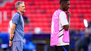 Dembelé e Luis Enrique antes da Supertaça Europeia