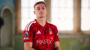 Liam Delap assina com o Nottingham Forest até 2031