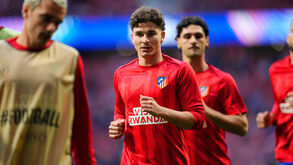 Julián Álvarez está de costas voltadas com o At. Madrid