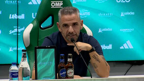 Rui Borges brinca sobre Flávio Gonçalves: «Disse-lhe que tinha de pagar 100 euros por cada passe falhado»