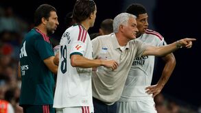 Mourinho com Jude Bellingham e Carreras