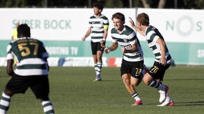Jogadores do Sporting B fazem a festa