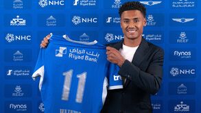 Al Hilal oficializa contratação de Ollie Watkins