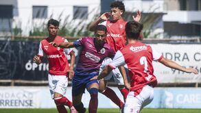Jogadores do Torreense e do Sp. Braga disputam a bola na Liga Next Gen 