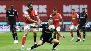 Os jogadores de Sp. Braga e V. Guimarães em ação