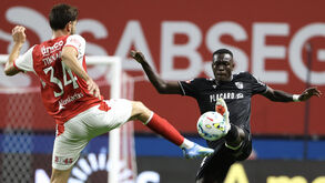 Os jogadores de Sp. Braga e V. Guimarães em ação