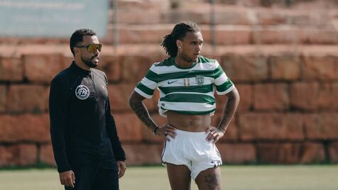Diego Moreira aquece para a nova época: extremo formado no Benfica mostra-se a treinar... vestido à Sporting