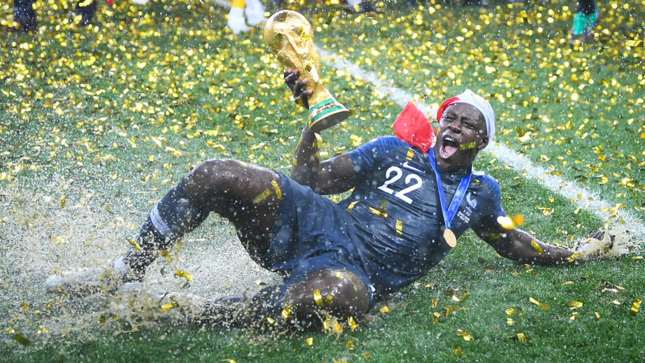 Benjamin Mendy vende réplica da taça de campeão do mundo por 54 mil euros