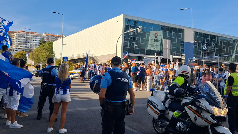 Adeptos da formação de Torres Vedras abafados