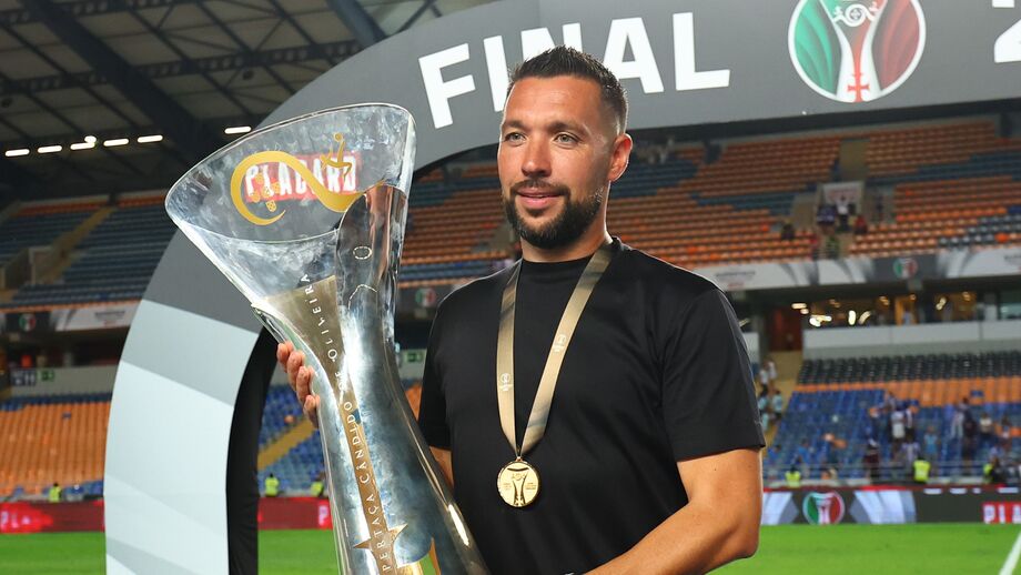 Farioli feliz com triunfo no primeiro duelo da época