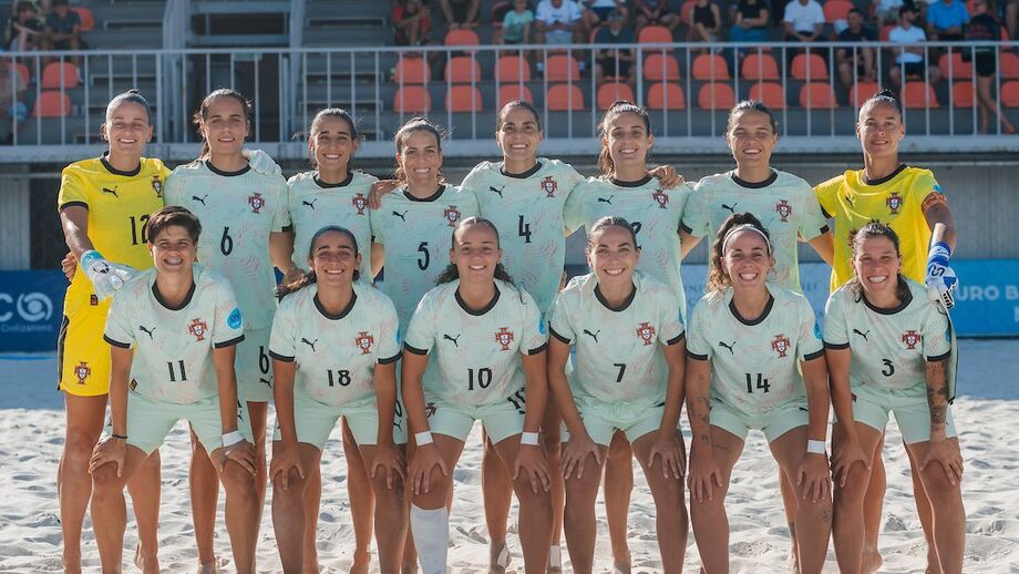 Seleção Nacional Feminina de Futebol de Praia vence Polónia em dia de Superfinal