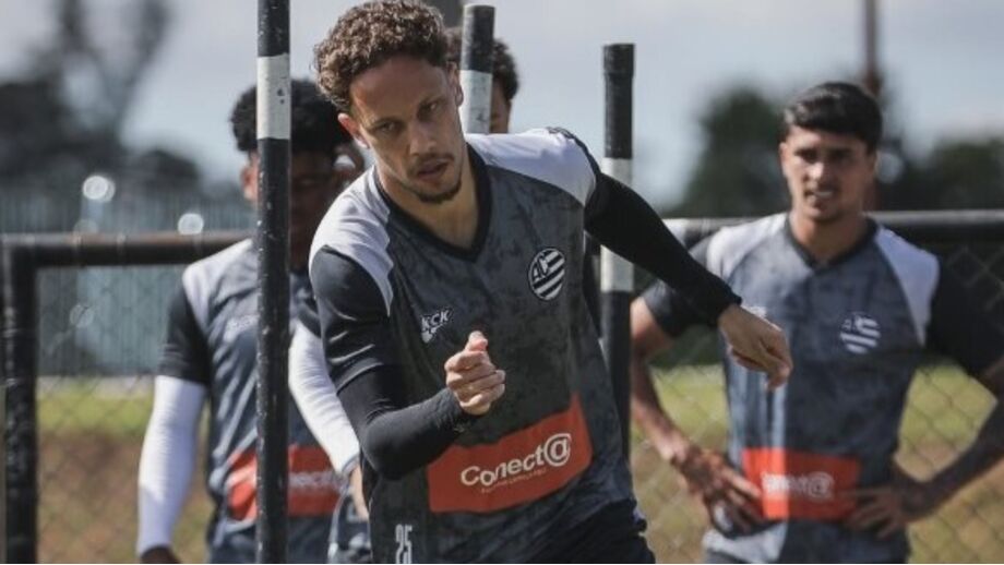 Ian Luccas durante um treino no Athletic MG