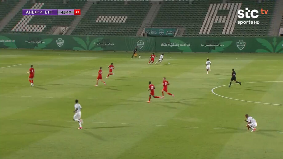 Internacional português em destaque frente ao Al Ittihad