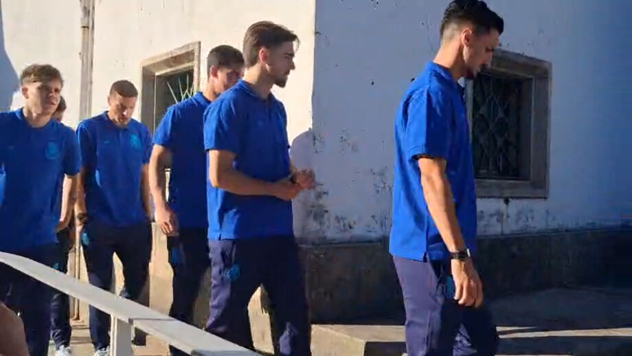 Equipas principal e B dos dragões estão na Igreja Paroquial de Cristo Rei, no Porto, à semelhança de André Villas-Boas