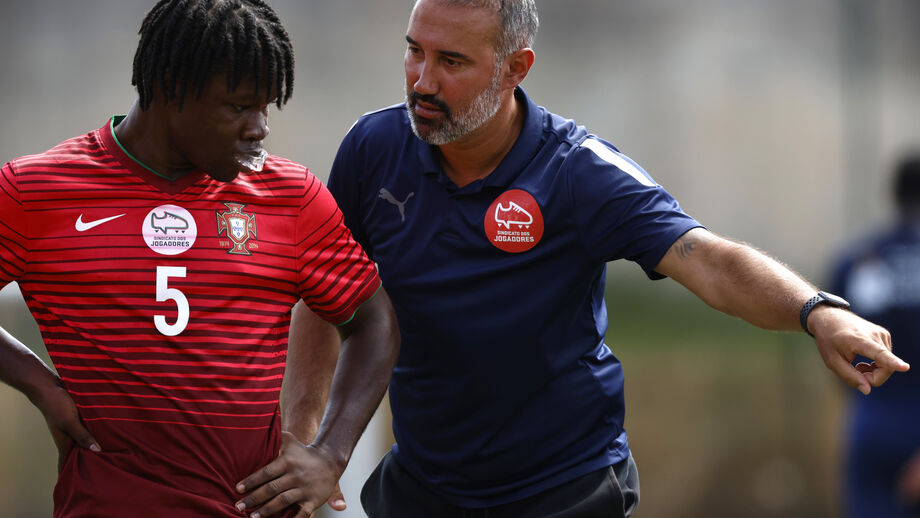 Atenção às indicações do mister 