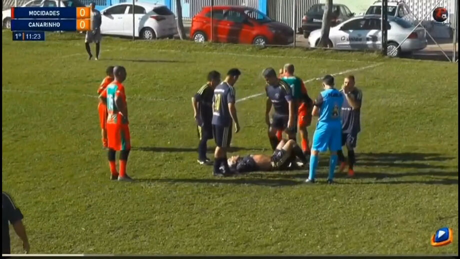 Um jogo de veteranos no Brasil, na região de Curitiba, acabou da pior forma