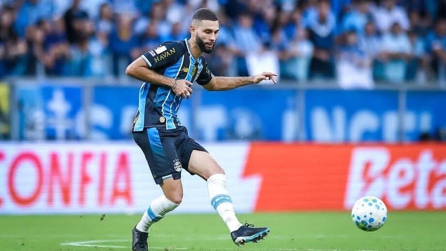 Wagner Leonardo representa atualmente o Grémio de Porto Alegre, orientado pelo português Luís Castro