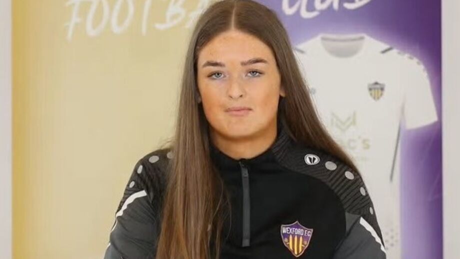 Aoibheann Clarke, jovem de 16 anos que morreu durante um jogo na Irlanda