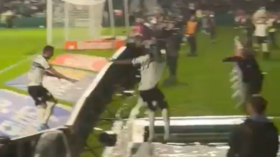 Defesa-central Jacy saiu lesionado no início da segunda parte