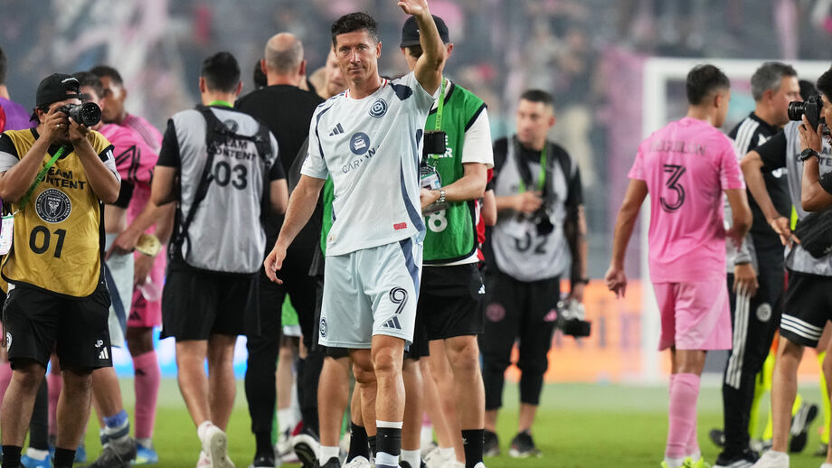 Chicago Fire forward Robert Lewandowski (9) waves after an MLS soccer match against Inter Miami, Wednesday, July 22, 2026, in