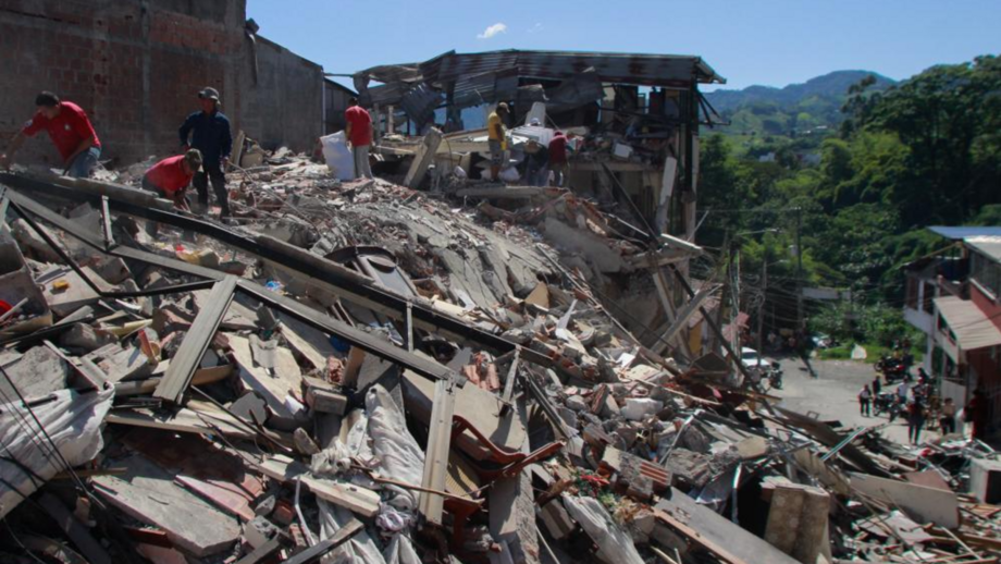Sismo deixou rasto de destruição