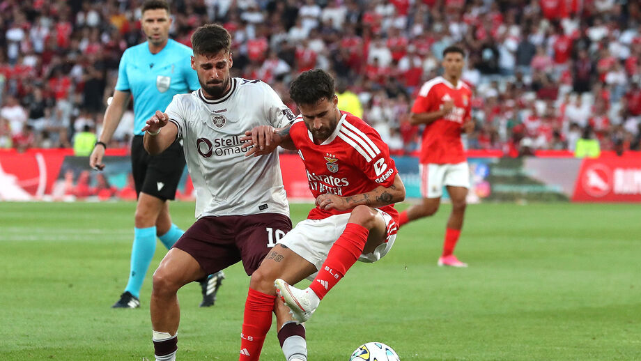 Cláudio Braga em lance com Rafa