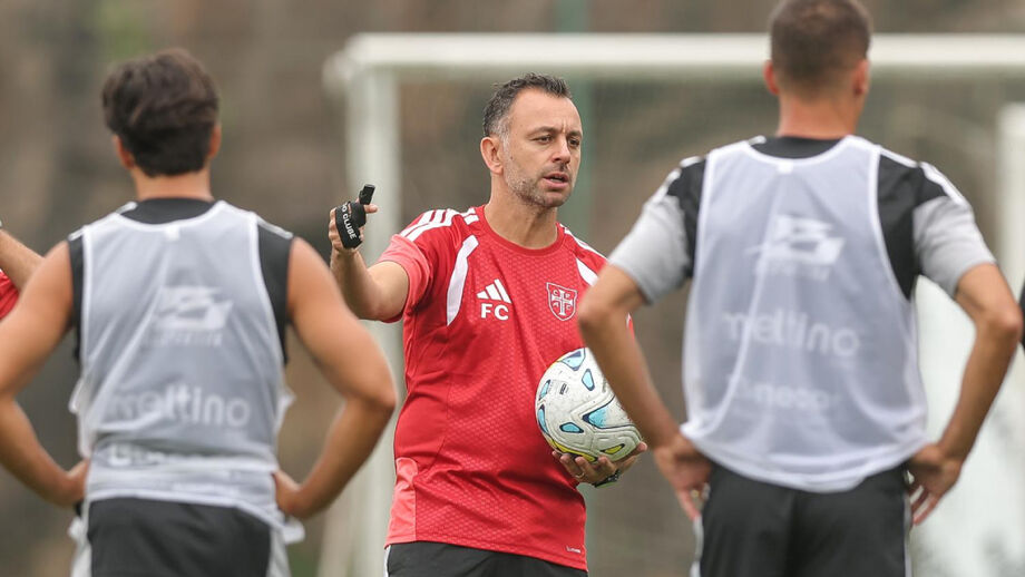 Técnico Filipe Coelho e dois jogadores do atual plantel casapiano têm passado nas águias  