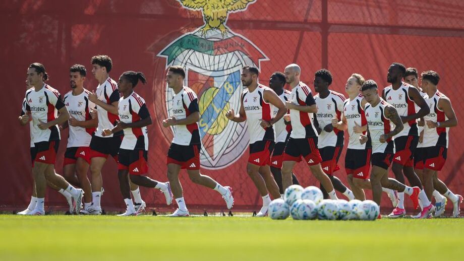 Benfica regressa ao trabalho após empate na Escócia
