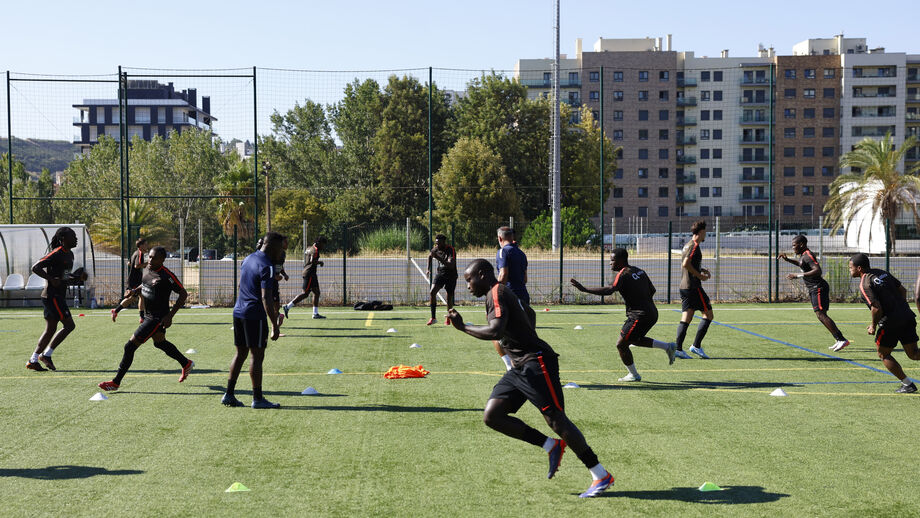 Equipa do 24.º Estágio do Jogador prepara jogo com o Alverca B