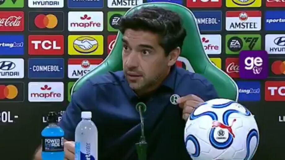 Treinador do Palmeiras respondeu as críticas, lembrando o sucesso que Luis Enrique tem tido