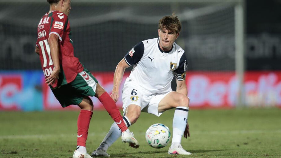 Van de Looi tenta impedir progressão de Simo