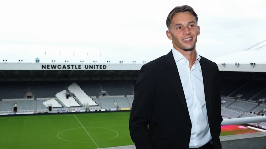 Dedic apresentado pelo Newcastle no St. James' Park