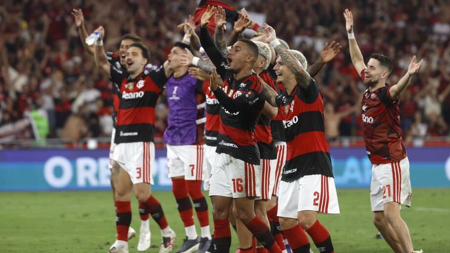 Jogadores do Flamengo festejam apuramento para os 'quartos'