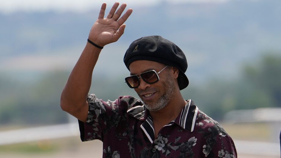 Ronaldinho Gaúcho na chegada à Itália