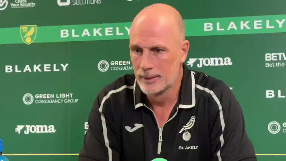 Philippe Clement agastado com o facto do Championship não ter esse recurso