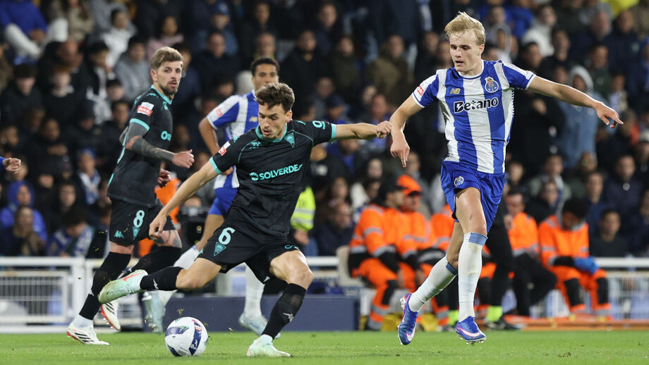 Jandro Orellana em jogo da época passada diante do FC Porto