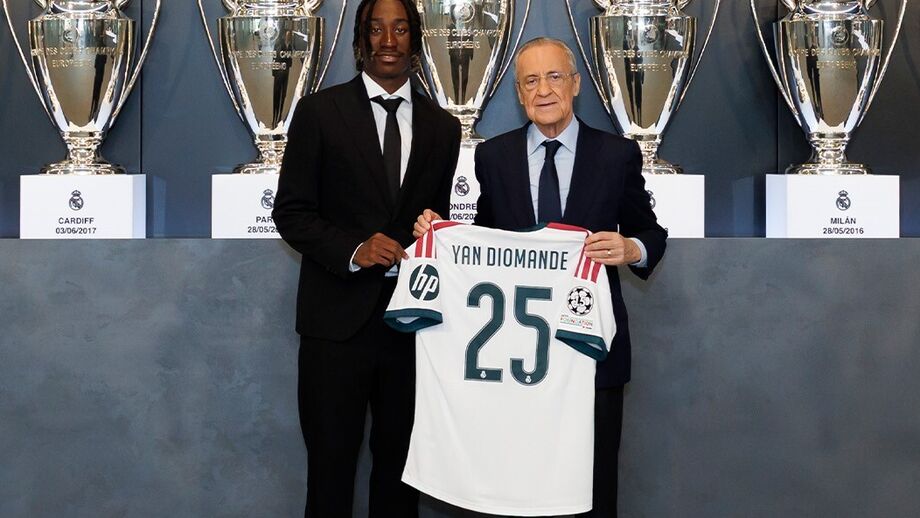 Yan Diomande apresentado oficialmente ao lado de Florentino Pérez