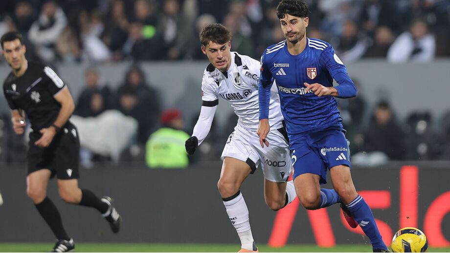 Guillem Molina ao serviço do AVS frente ao V. Guimarães