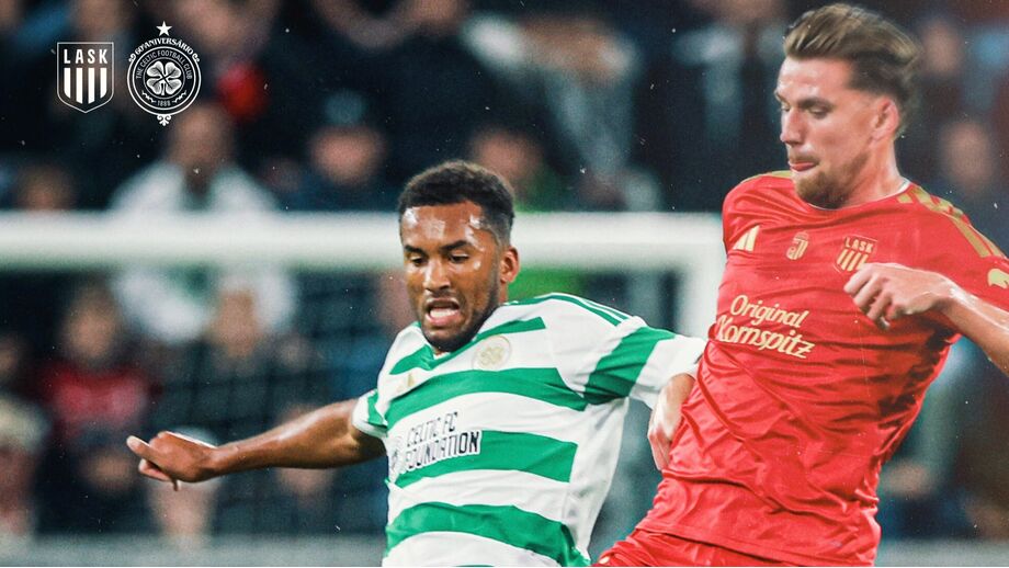 Disputa de bola no LASK Linz-Celtic