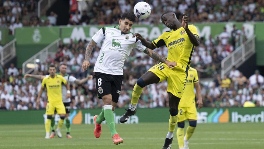Gustavo Puerta (à esquerda) num jogo entre Racing Santander e Villarreal