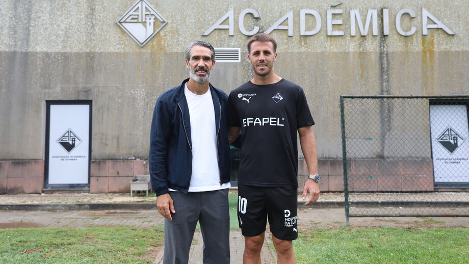 Fernando Sanz e Ilies Fauré em frente à Académica
