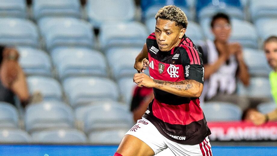 Daniel Sales já fez 12 jogos na equipa principal do Mengão