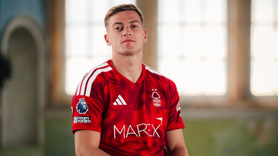 Liam Delap assina com o Nottingham Forest até 2031