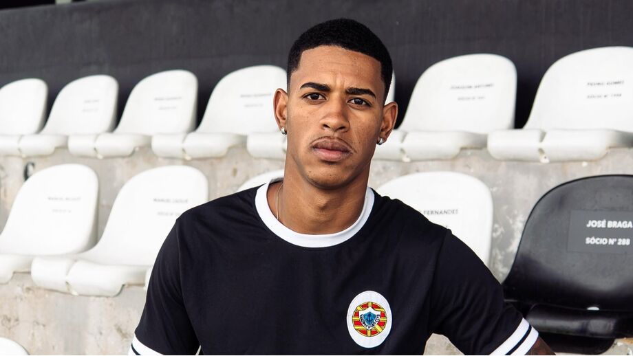 Renan Silva assina pelo Varzim até 2028