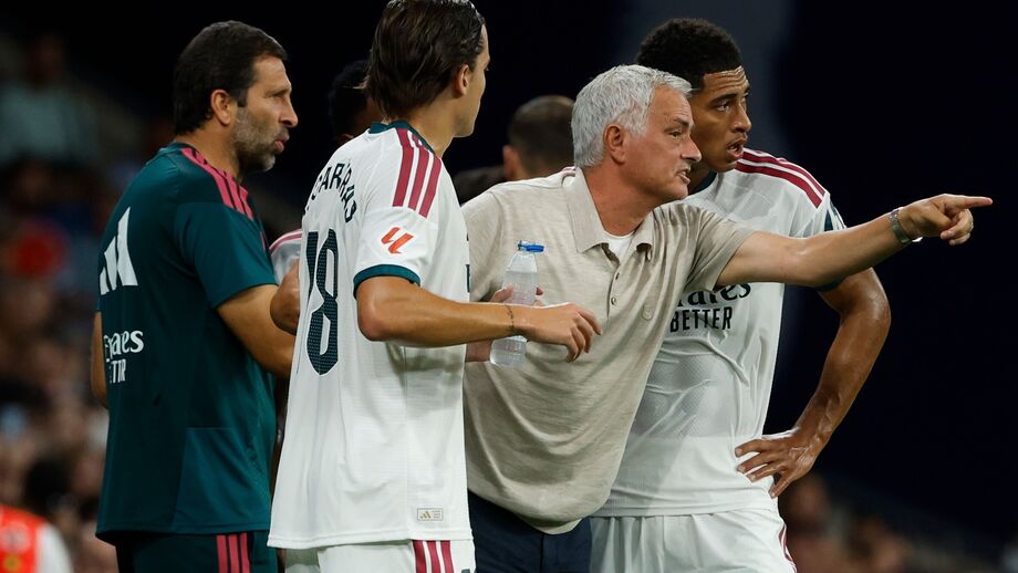 Mourinho com Jude Bellingham e Carreras