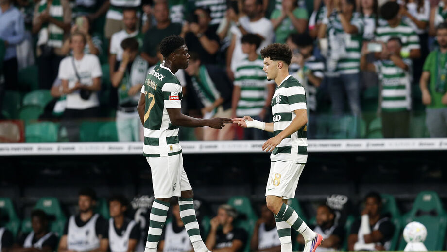 Doumbia, reforço, tem 22 anos; formando Flávio, 19