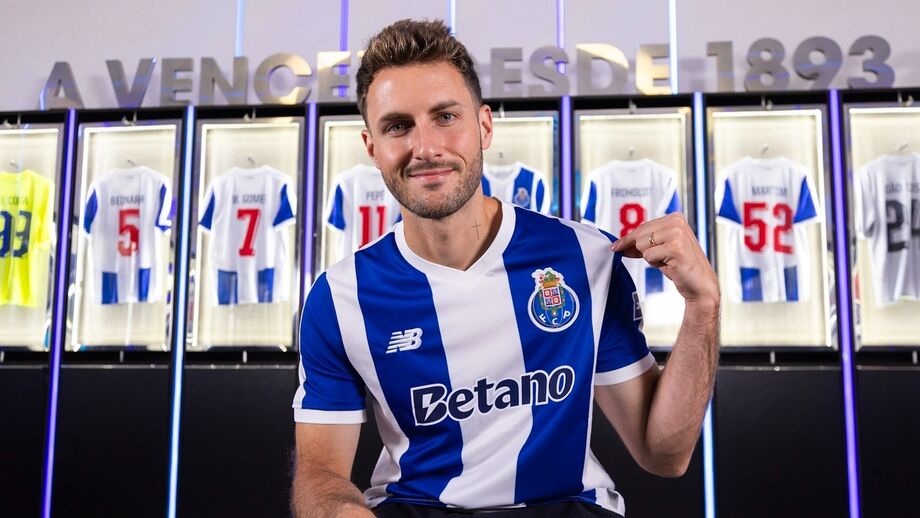 Santiago Giménez é reforço do FC Porto por empréstimo do Milan