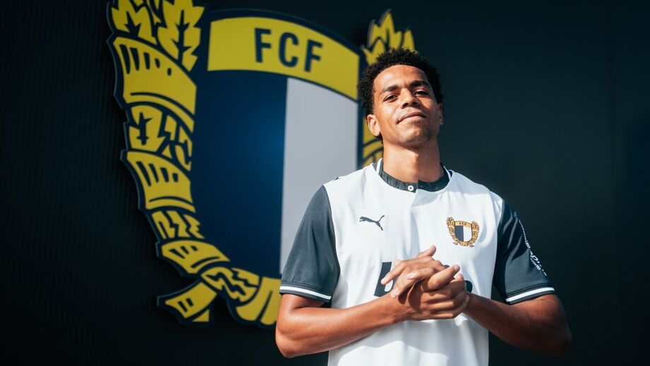 Victor Rofino é reforço do Famalicão